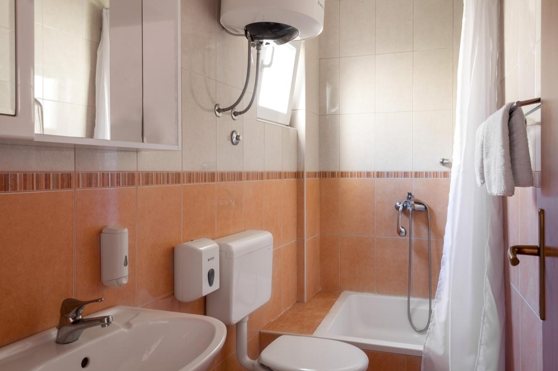 Apartments Promenada - Beachfront Tucepi Room photo